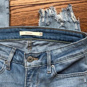 Levi’s 711 skinny distressed jeans